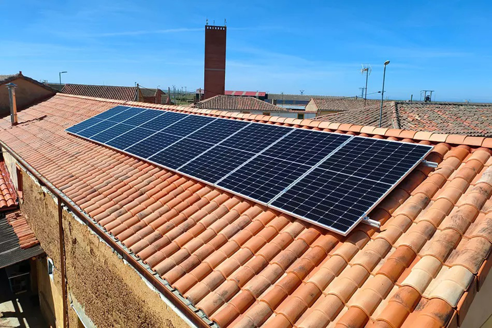 ¿Cómo funcionan las placas solares como parte de una instalación fotovoltaica?