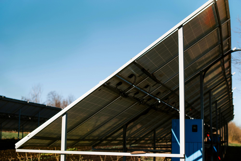 Selon l'emplacement, il est nécessaire de mettre en place une structure avant d'installer des panneaux solaires.