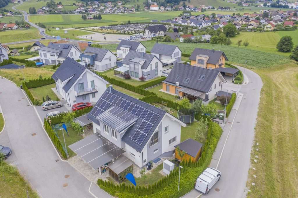 L'autorisation de la communauté est requise pour installer des panneaux solaires individuels - Baratze
